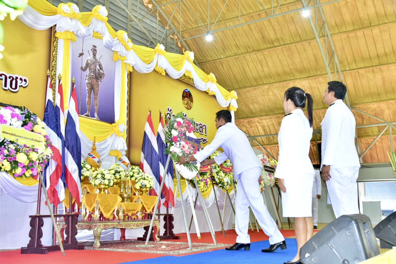 พิธีวางพวงมาลาและถวายราชสดุดี  “สมเด็จพระนเรศวรมหาราช” 