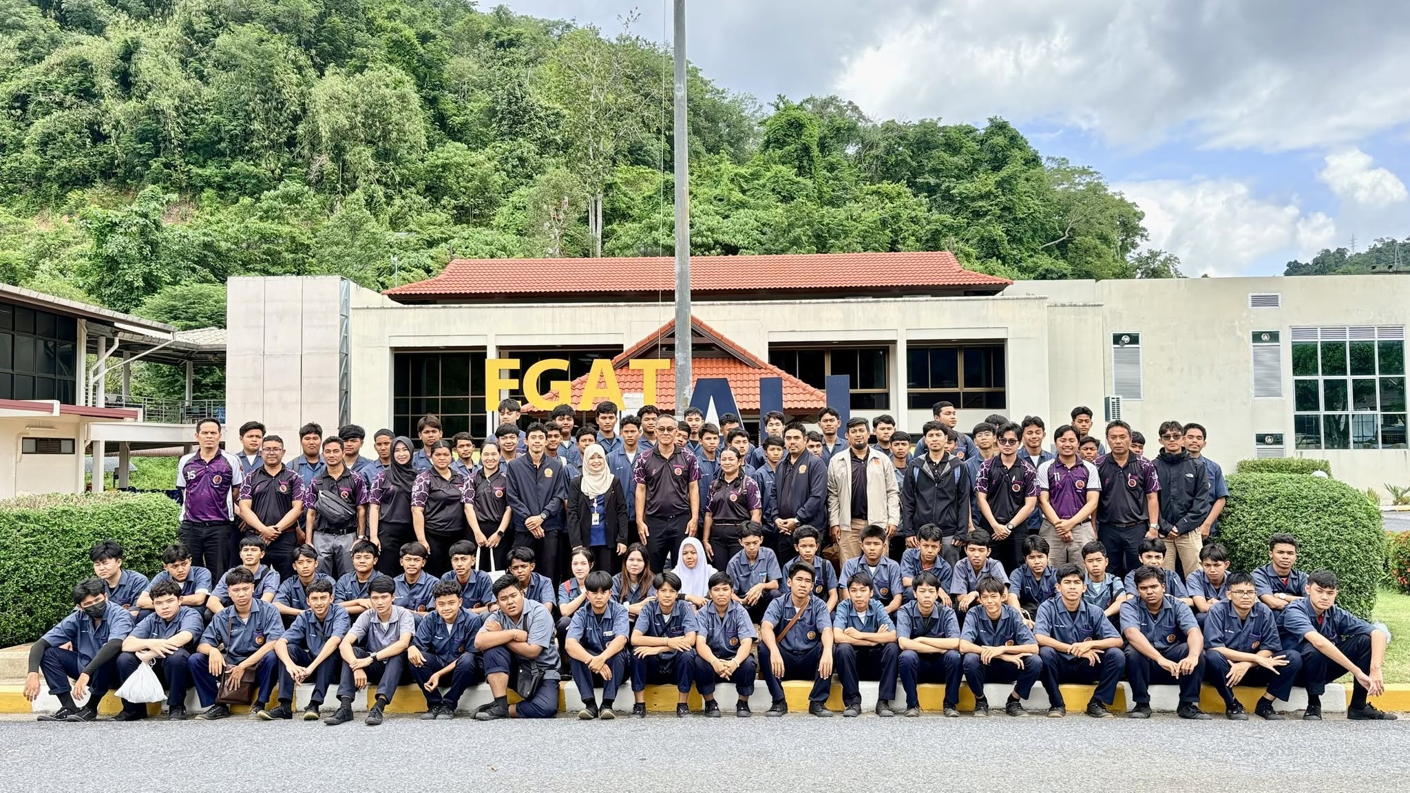 แผนกช่างไฟฟ้ากำลัง จัดโครงการทัศนศึกษาดูงานโรงไฟฟ้าเขื่อนบางลาง  